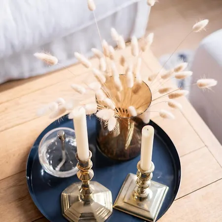 Veeve - Cotton White Apartment